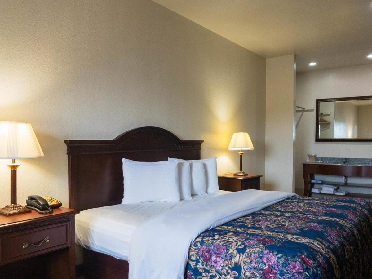 Hiway Inn Express Coalgate Экстерьер фото